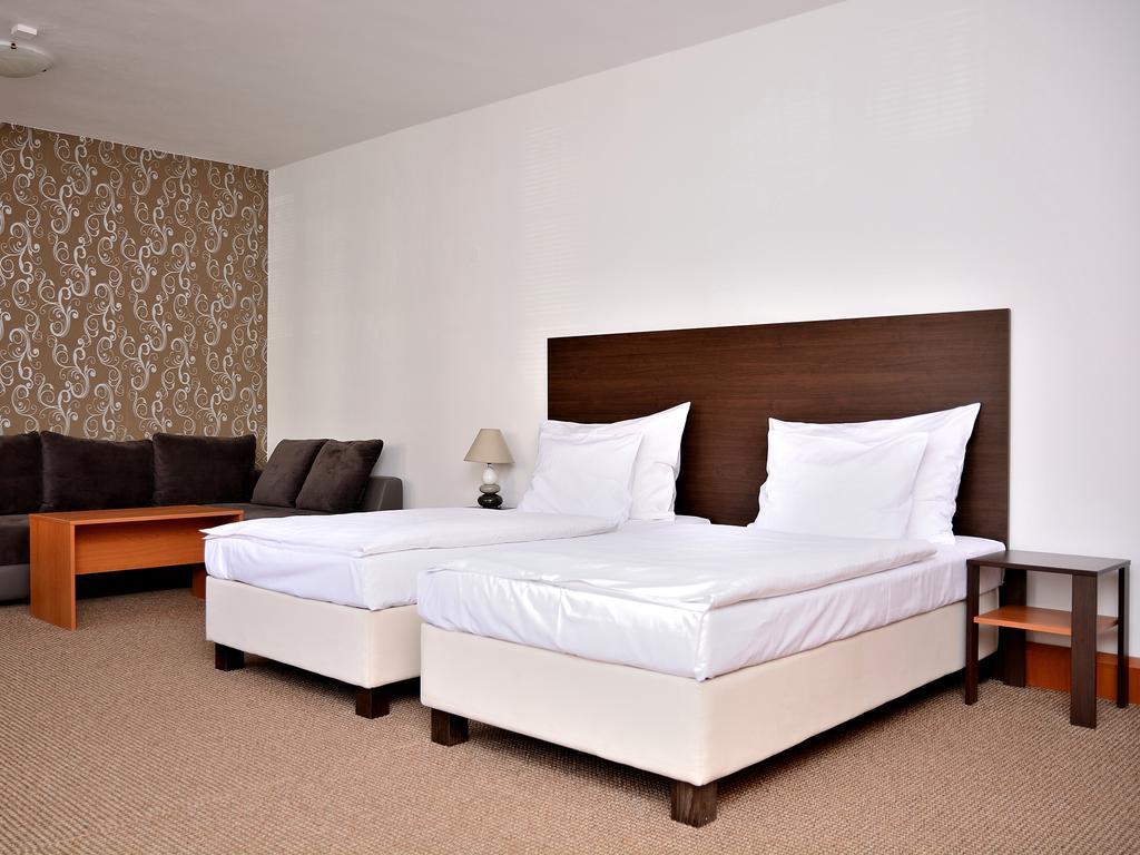 Hotel Atrium Pardubice Eksteriør bilde